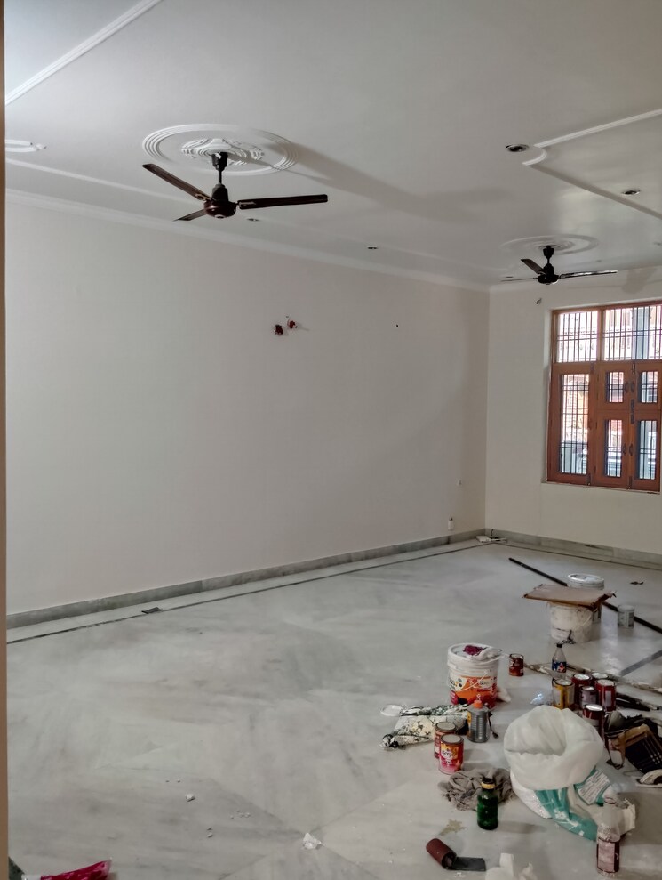 Hall, sector 16 3 Bedroom 2250 Sq.Ft. Builder Floor In Sector 16 Faridabad 9503952