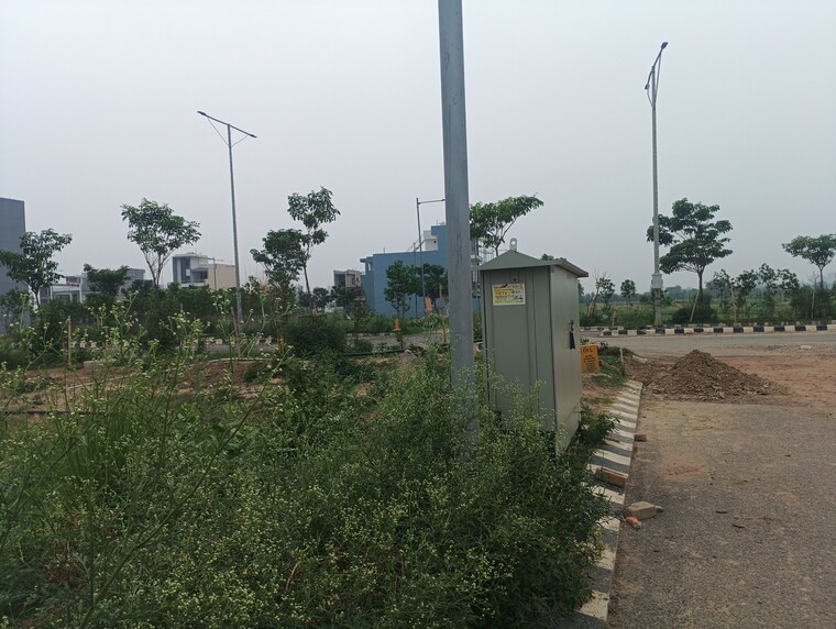 Garden, wave city  1203 Sq.Ft. Plot In Wave City Ghaziabad 9503925
