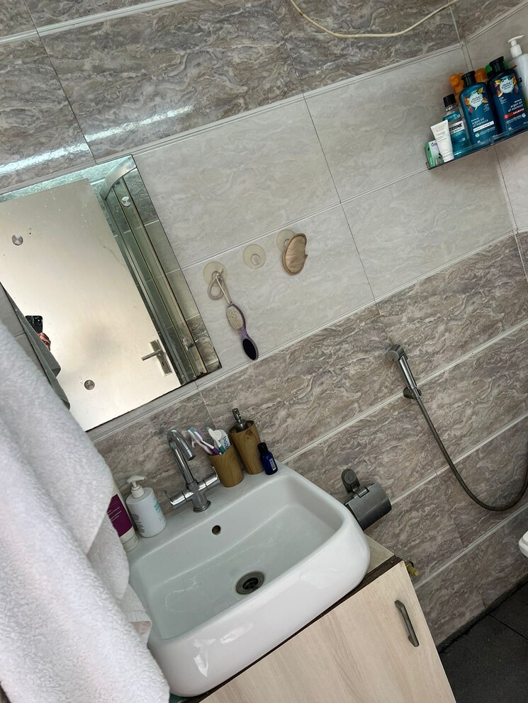 Team Area, lajpat nagar 2 Bedroom 800 Sq.Ft. Builder Floor In Lajpat Nagar Delhi 9504019