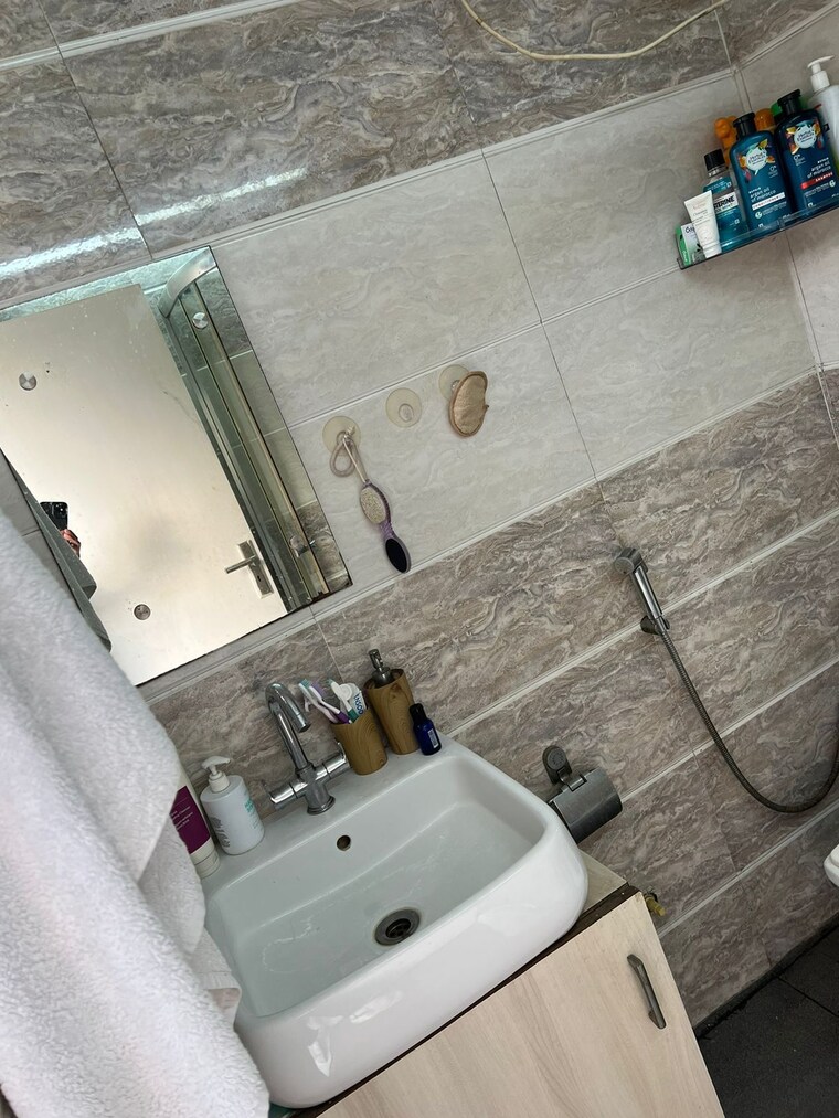 Team Area, lajpat nagar 2 Bedroom 800 Sq.Ft. Builder Floor In Lajpat Nagar Delhi 9504019