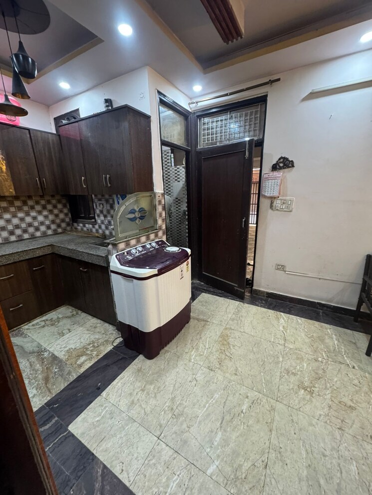 Kitchen, uttam nagar 2 Bedroom 600 Sq.Yd. Builder Floor In Uttam Nagar Delhi 9504036