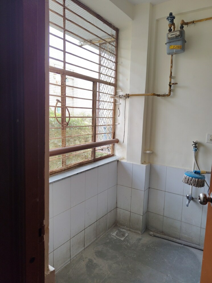 Room, motera 3 Bedroom 2025 Sq.Ft. Apartment In Motera Ahmedabad 9504195