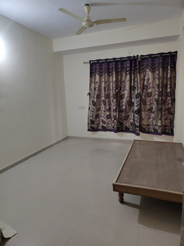 Room, motera 3 Bedroom 2025 Sq.Ft. Apartment In Motera Ahmedabad 9504195