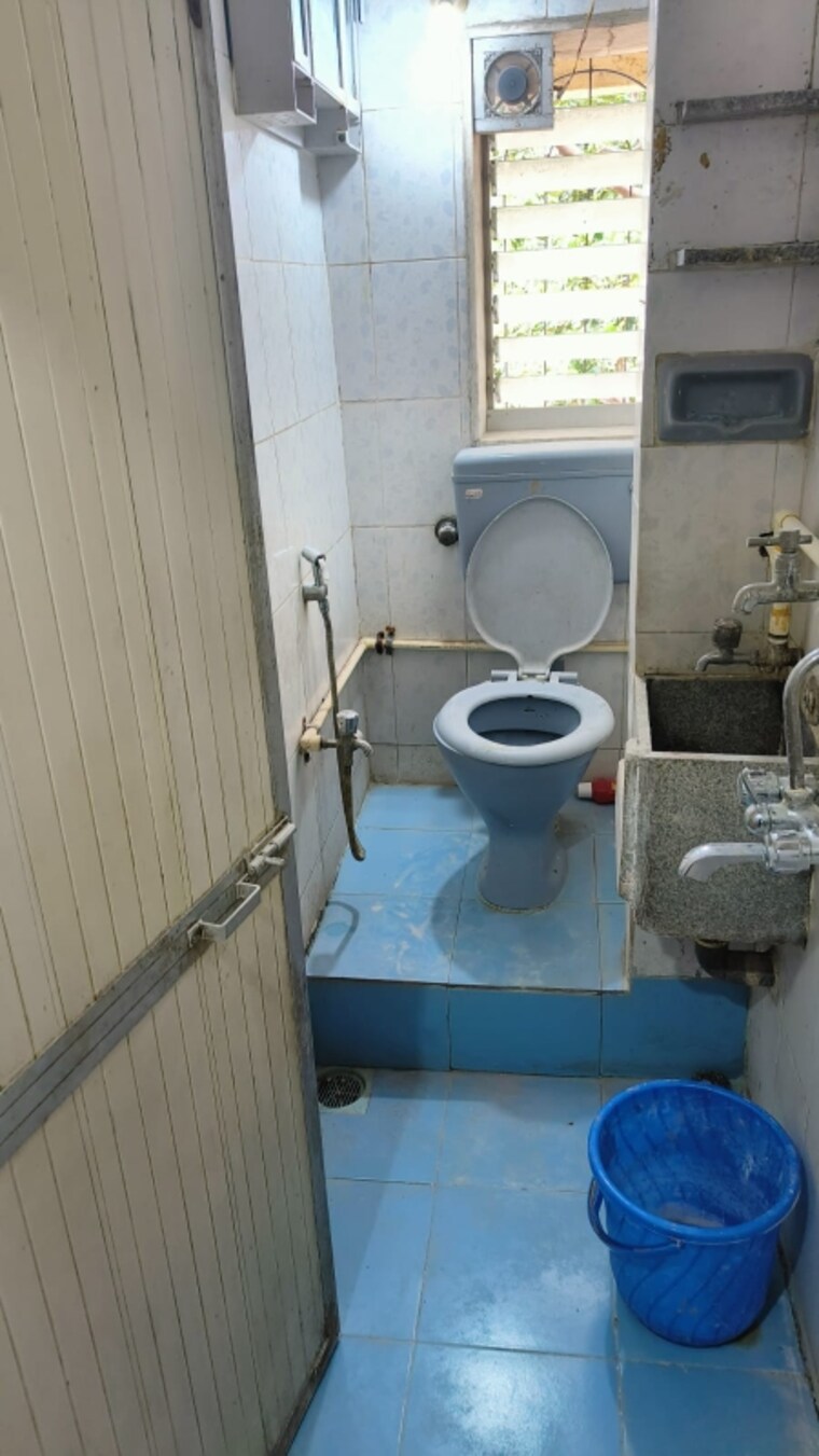 Bathroom, kalina 1 Bedroom 350 Sq.Ft. Apartment In Kalina Mumbai 9504233