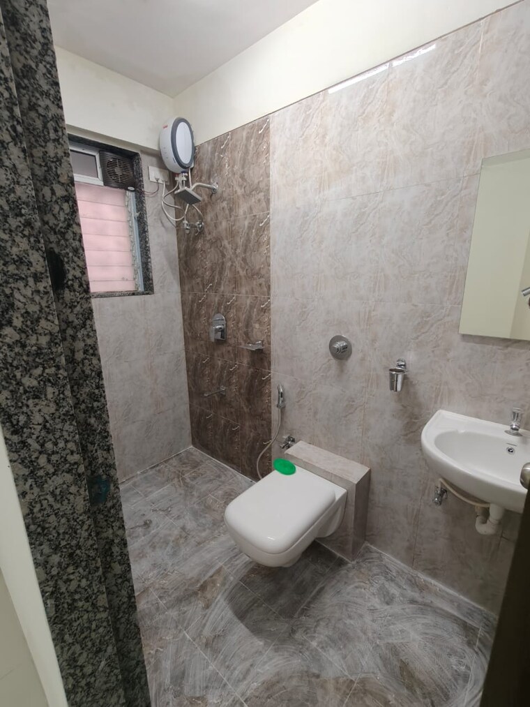 Bathroom, tilak-nagar-building 3 Bedroom 900 Sq.Ft. Apartment In Tilak Nagar Mumbai 9422626