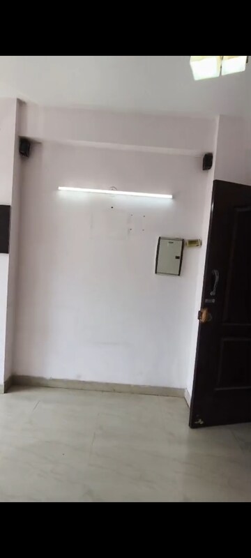 Room in 2.5 BHK Apartment at Rishabh Platinum, Indrapuram – for Sale