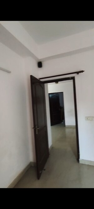 Furnished Amenities in 2.5 BHK Apartment at Rishabh Platinum, Indrapuram – for Sale