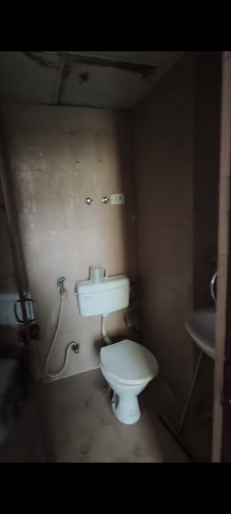 Bathroom, rishabh-platinum 2.5 Bedroom 1186 Sq.Ft. Apartment In Indrapuram Ghaziabad 9504250