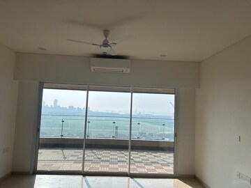 Room in 3 BHK Apartment at Lokhandwala Minerva Mahalaxmi, Mahalaxmi – for Rent