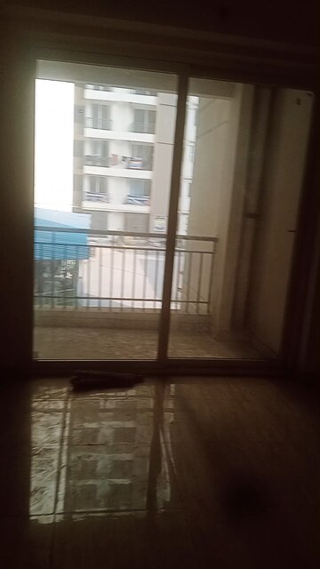 Room in 3 BHK Apartment at Amrapali Golf Homes, Sector 4 Greater Noida – for Sale