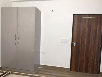 Room in 4 BHK Builder Floor at Sector 103 – for Rent