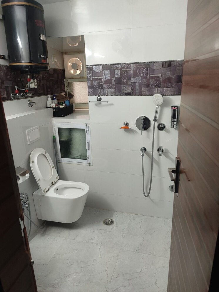Attached Bathroom, mayur vihar 1 3 Bedroom 1200 Sq.Ft. Apartment In Mayur Vihar 1 Delhi 9504578