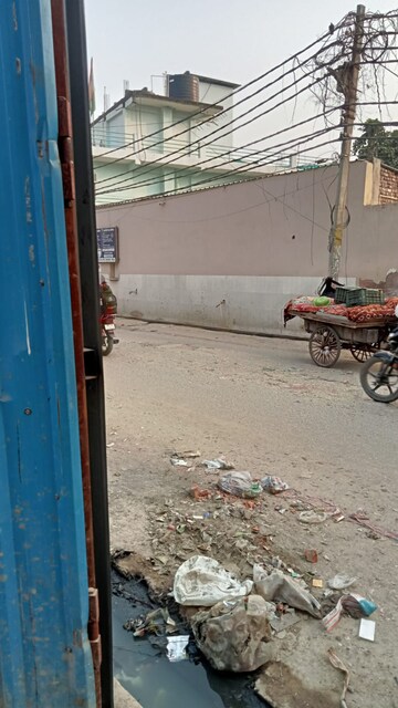 Parking in 2.5 BHK Builder Floor at Sector 72 – for Sale