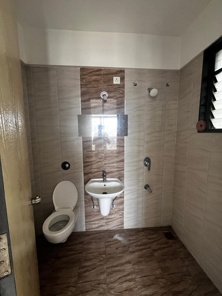 Bathroom, wakad 2 Bedroom 850 Sq.Ft. Apartment In Wakad Pune 9504632