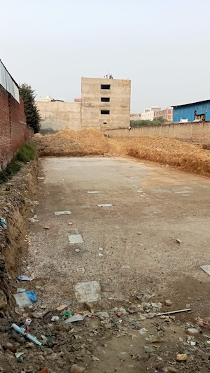 Plot Area in 3 BHK Builder Floor at Sector 72 – for Sale