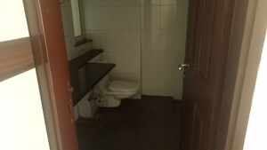 Bathroom in 3 BHK Apartment at Unitech Escape, Sector 50 – for Rent