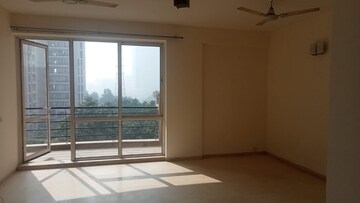 Room in 3 BHK Apartment at Unitech Escape, Sector 50 – for Rent