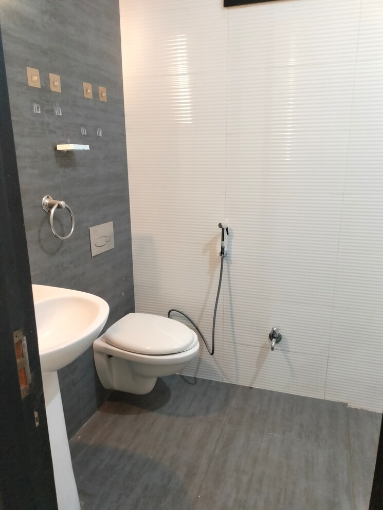 Bathroom, sushant lok i 3 Bedroom 215 Sq.Yd. Builder Floor In Sushant Lok I Gurgaon 9504671