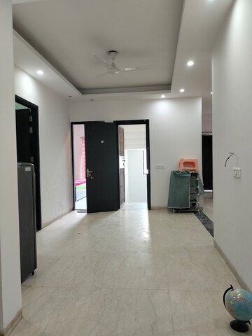 Room in 3 BHK Builder Floor at Sushant Lok I – for Rent