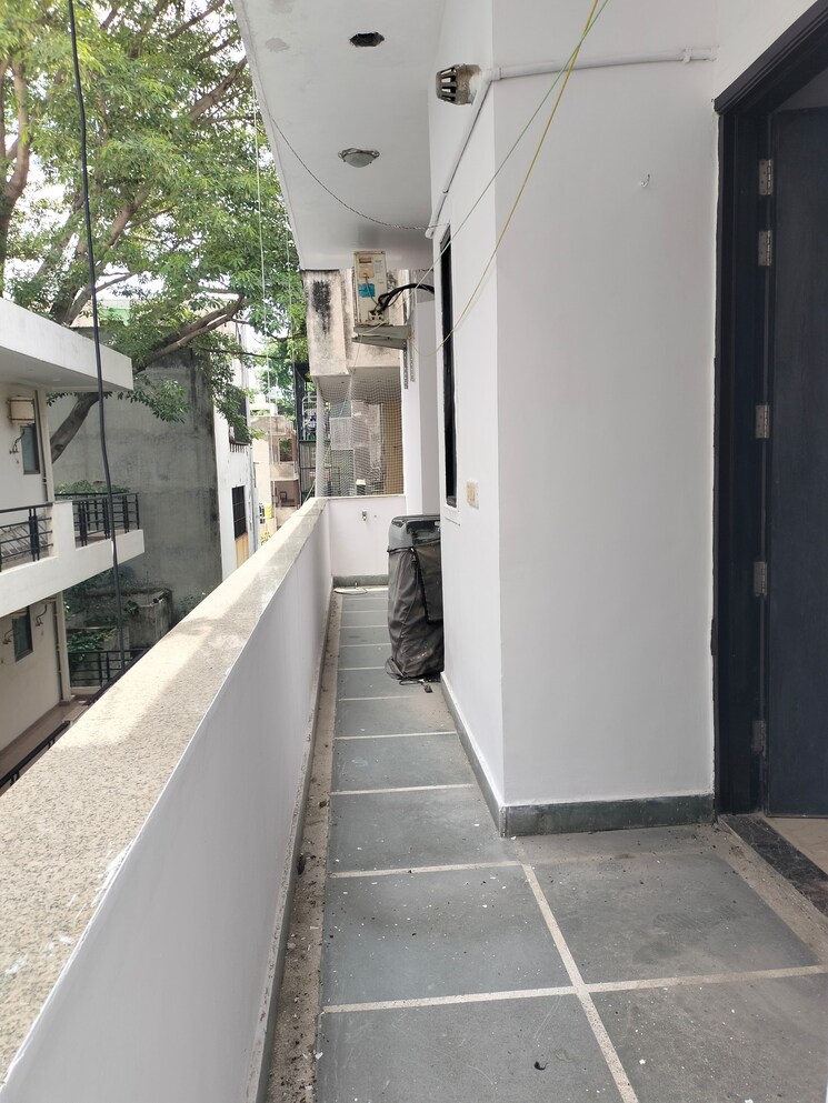 Balcony, sushant lok i 3 Bedroom 215 Sq.Yd. Builder Floor In Sushant Lok I Gurgaon 9504671