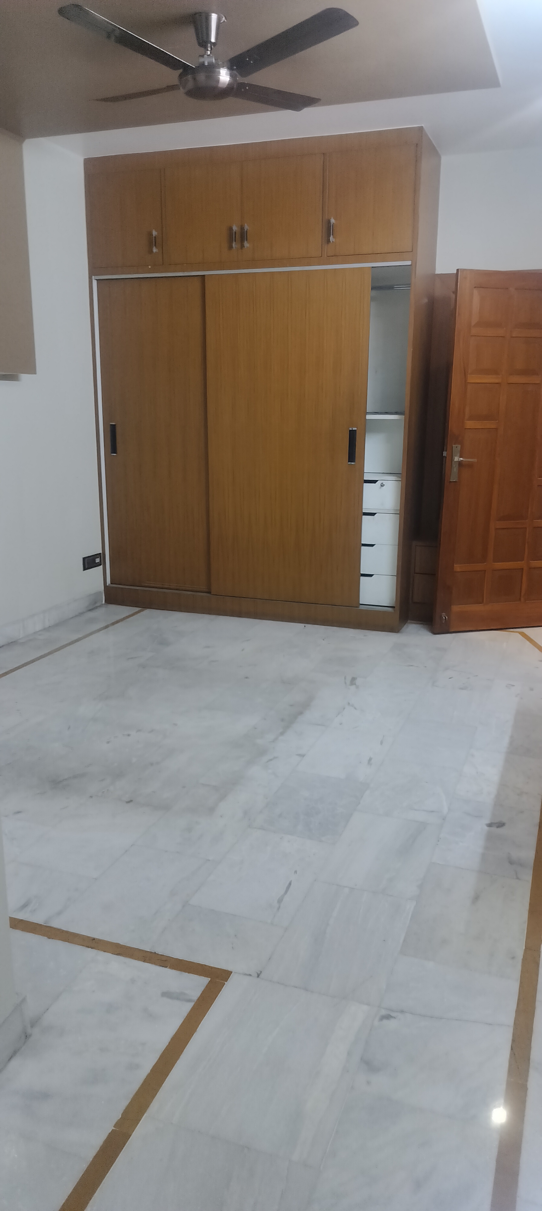 3 BHK Builder Floor For Rent in Janakpuri