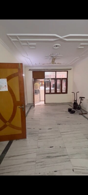 Room in 3 BHK Apartment at Telecom City, Sector 62 – for Rent