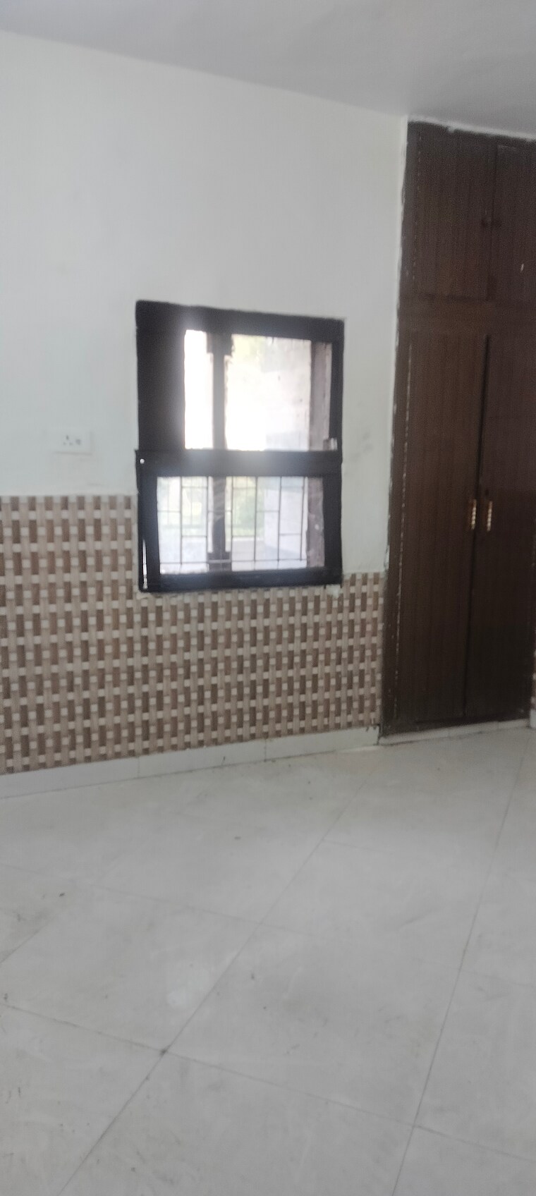 Room, janakpuri 3 Bedroom 1250 Sq.Ft. Apartment In Janakpuri Delhi 9504985