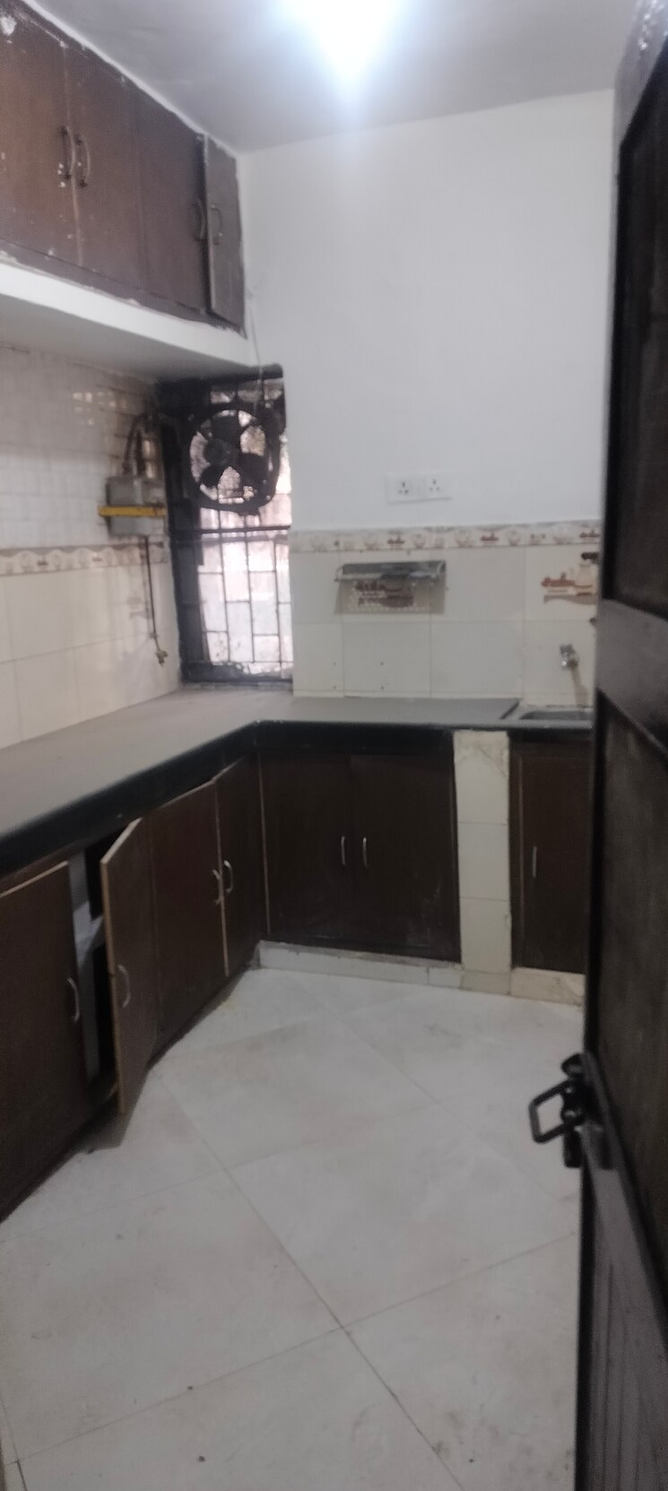 Kitchen, janakpuri 3 Bedroom 1250 Sq.Ft. Apartment In Janakpuri Delhi 9504985