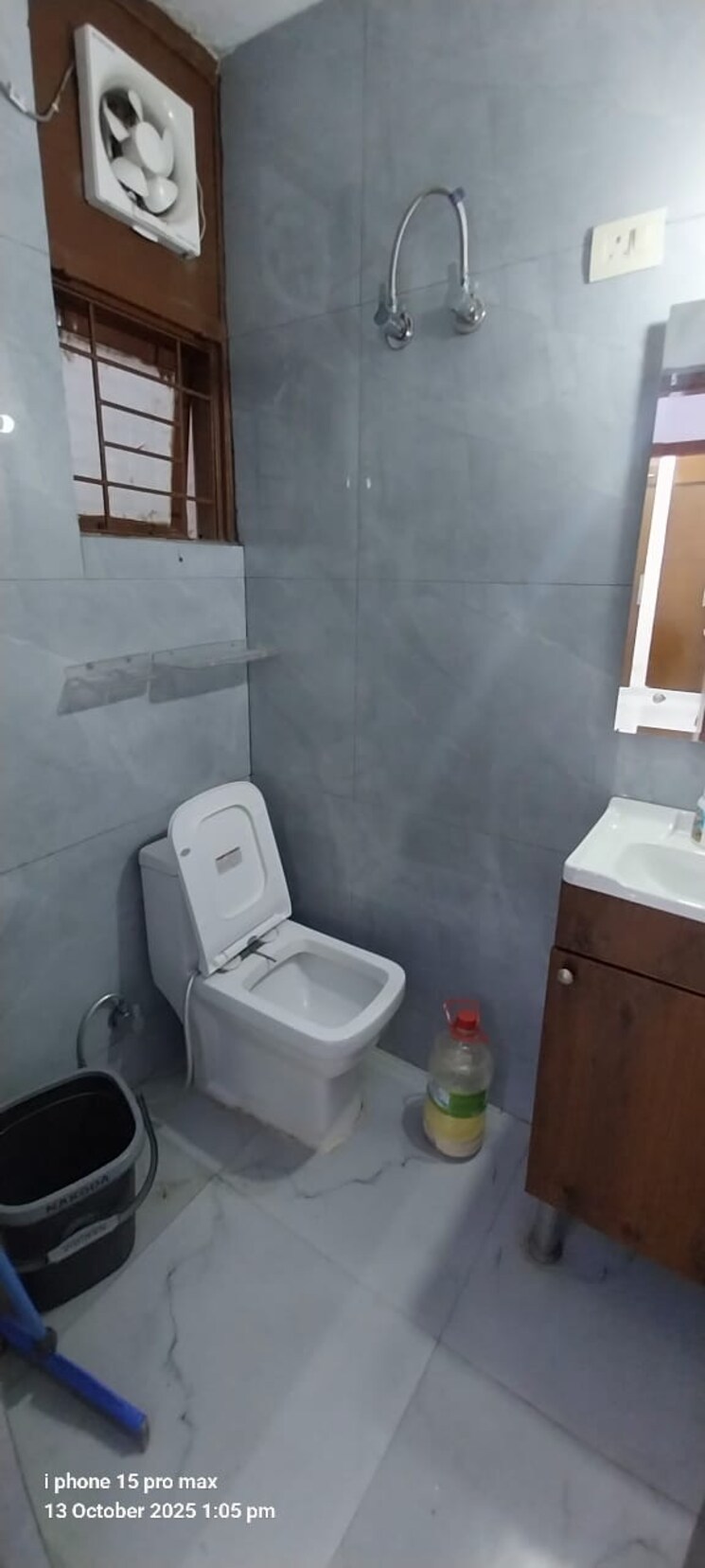 Bathroom, sushant-lok-2 3 Bedroom 1800 Sq.Ft. Builder Floor In Sector 57 Gurgaon 9505019