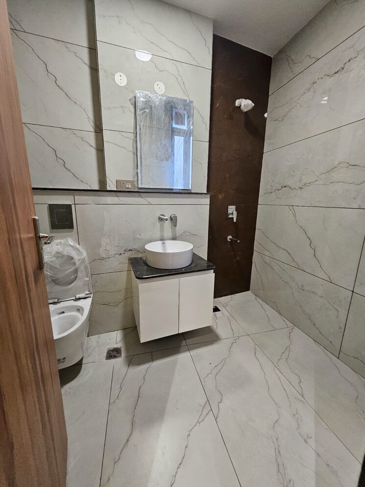 Attached Bathroom, sector 52 1 Bedroom 150 Sq.Yd. Builder Floor In Sector 52 Gurgaon 9504983