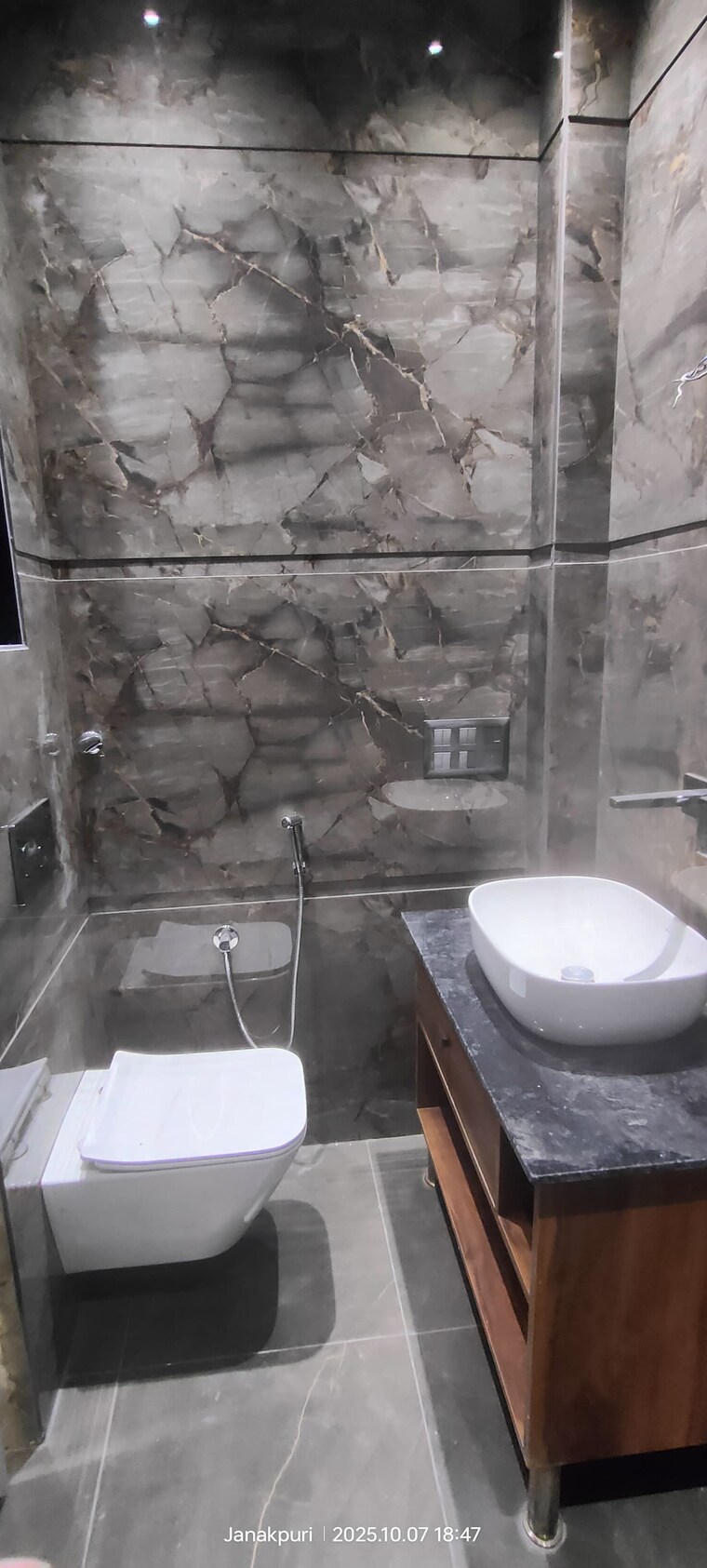 Bathroom, janakpuri 3 Bedroom 1350 Sq.Ft. Builder Floor In Janakpuri Delhi 9505029