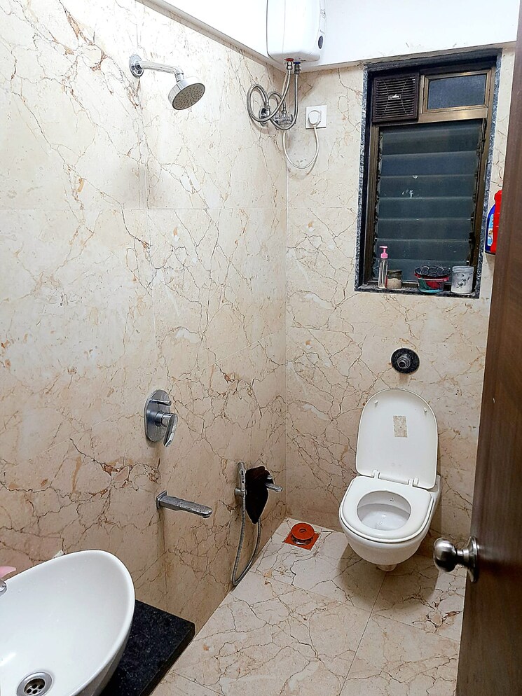 Bathroom, radhika-residency-tilak-nagar 1.5 Bedroom 700 Sq.Ft. Apartment In Tilak Nagar Mumbai 9505139
