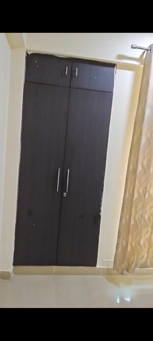 Furnished Amenities in 3 BHK Apartment at Gaur City 6th Avenue, Sector 4 Greater Noida – for Rent