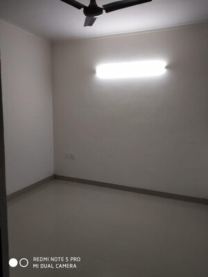 Room in 3 BHK Apartment at Earthcon Sanskriti, Sector 1 Greater Noida – for Rent