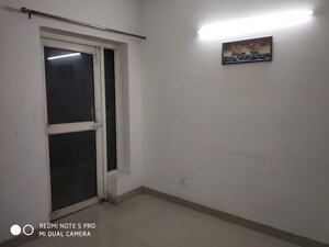 Room in 3 BHK Apartment at Earthcon Sanskriti, Sector 1 Greater Noida – for Rent