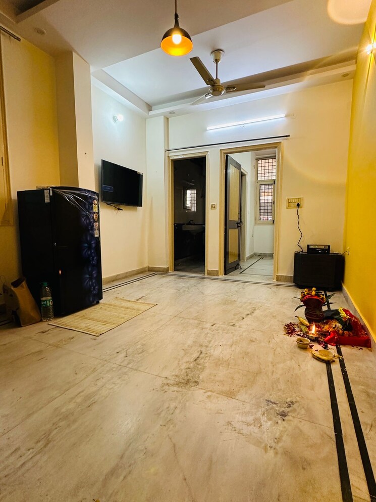 Room, vaishali sector 5 1 Bedroom 550 Sq.Ft. Builder Floor In Vaishali Sector 5 Ghaziabad 9505223