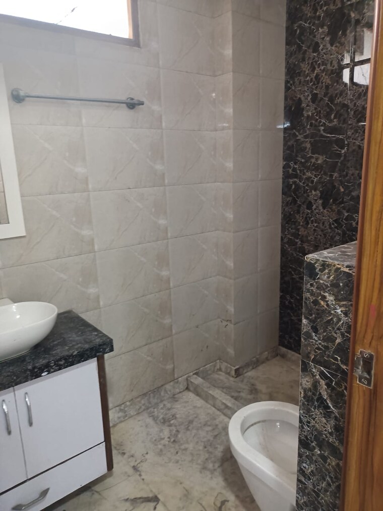 Bathroom, ashoka niketan 3 Bedroom 2000 Sq.Ft. Builder Floor In Ashoka Niketan Delhi 9505246