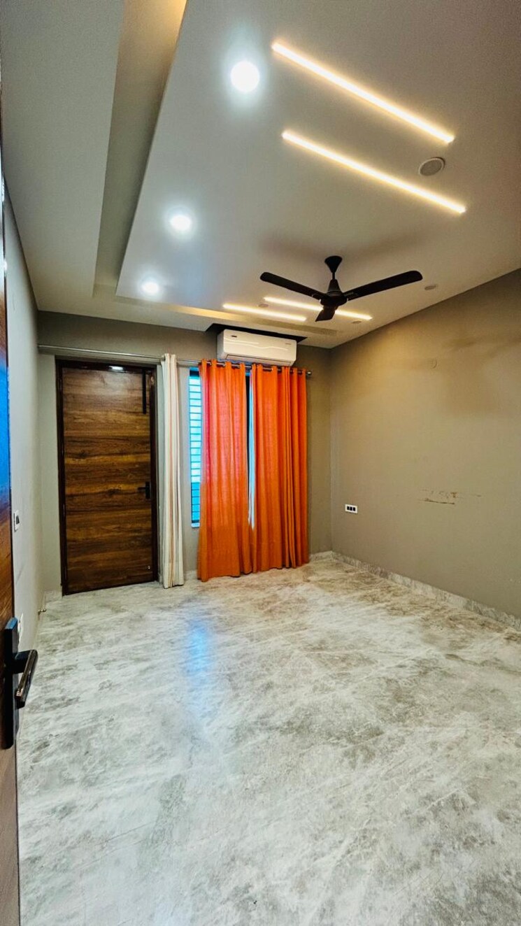 Room, sector 23 3 Bedroom 1910 Sq.Ft. Independent House In Sector 23 Gurgaon 9505673