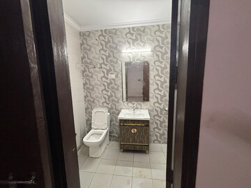 Bathroom in 4 BHK Builder Floor at Green Fields Colony – for Rent