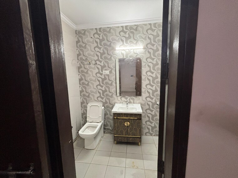 Bathroom, green fields colony 4 Bedroom 1901 Sq.Ft. Builder Floor In Green Fields Colony Faridabad 9505247