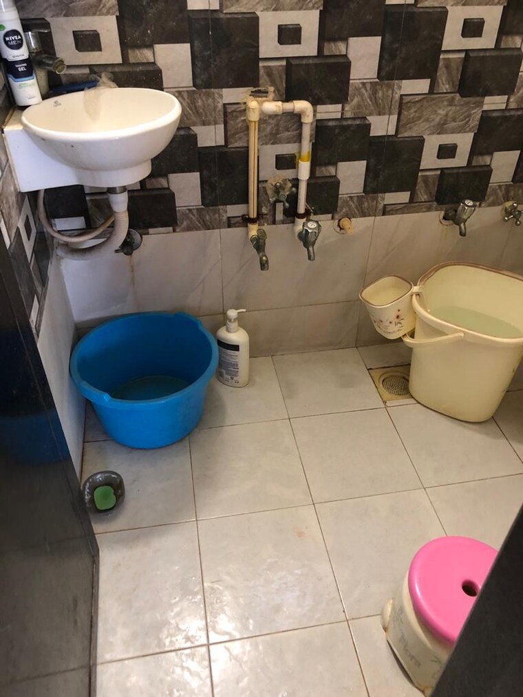 Bathroom, shyamal 3 Bedroom 185 Sq.Yd. Apartment In Shyamal Ahmedabad 9504882