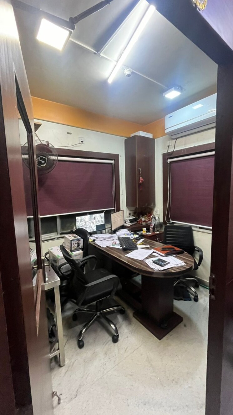 Team Area, rabindra sarovar Commercial Office Space 1000 Sq.Ft. In Rabindra Sarovar Kolkata 9505350