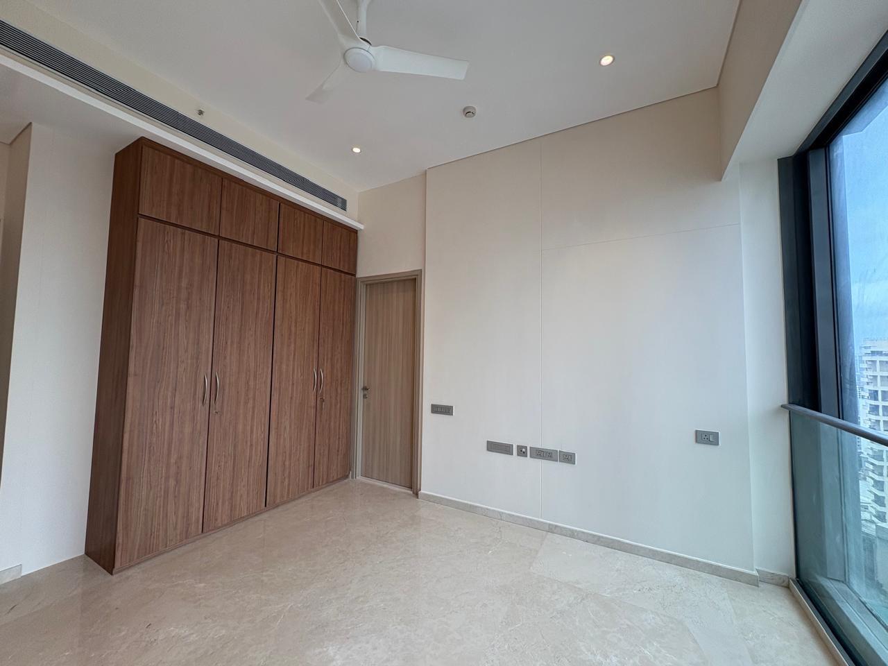 5 BHK Apartment For Rent in Rustomjee Crown