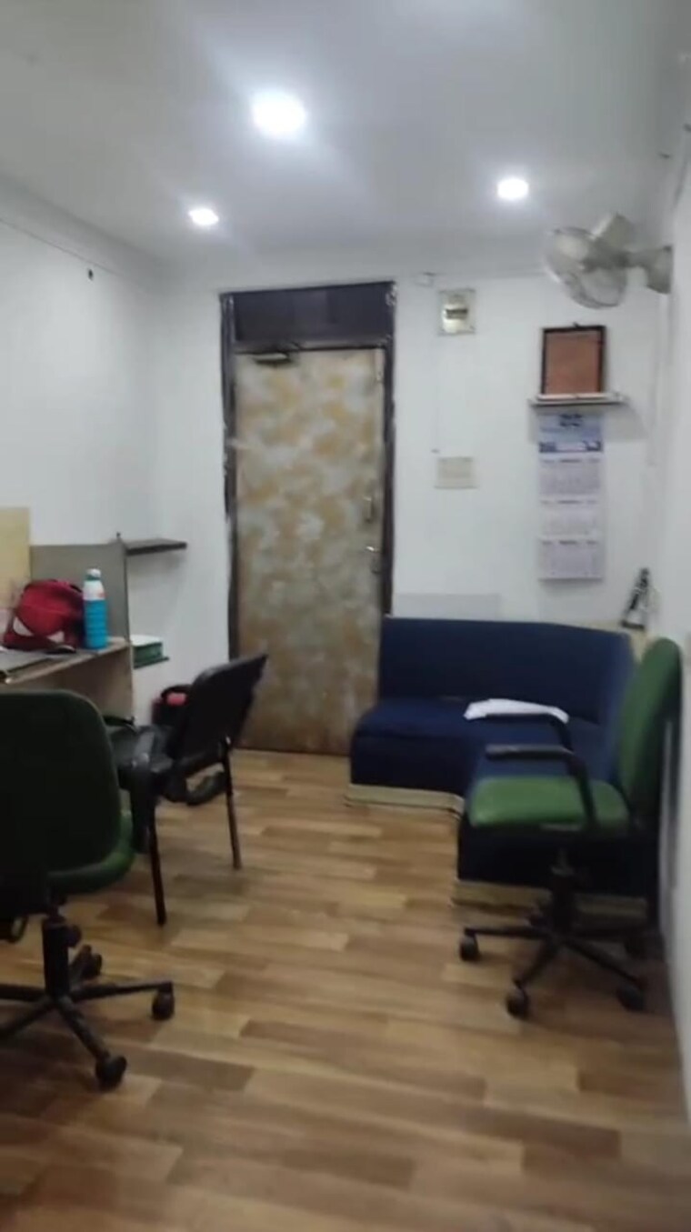 Team Area, park street Commercial Office Space 450 Sq.Ft. In Park Street Kolkata 9505523