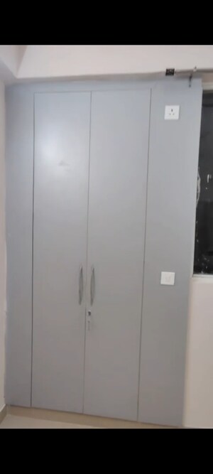 Furnished Amenities in 3 BHK Apartment at Amrapali Golf Homes, Sector 4 Greater Noida – for Rent