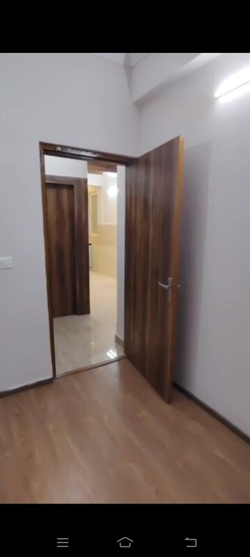 Room in 3 BHK Apartment at Amrapali Golf Homes, Sector 4 Greater Noida – for Rent