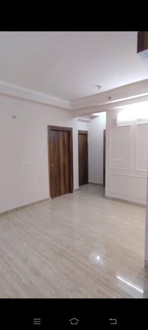 Room in 3 BHK Apartment at Amrapali Golf Homes, Sector 4 Greater Noida – for Rent
