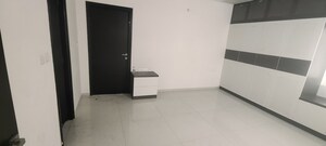 Room in 3 BHK Apartment at Rajapushpa Provincia, Narsingi – for Rent