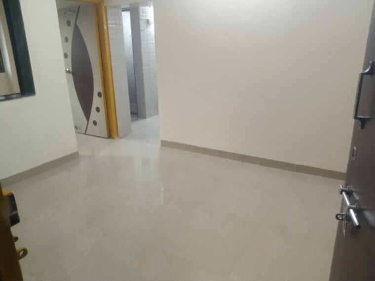 Room, the-best-sanman-chs 1.5 Bedroom 500 Sq.Ft. Apartment In Goregaon West Mumbai 9505697