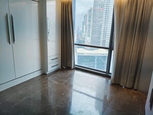 Room in 6 BHK Apartment at Lodha World View, Worli – for Rent